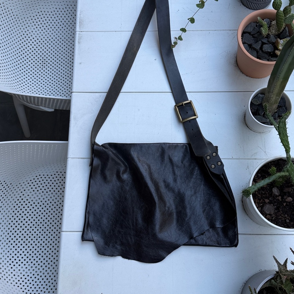 Unisex Black Leather Messenger Bag